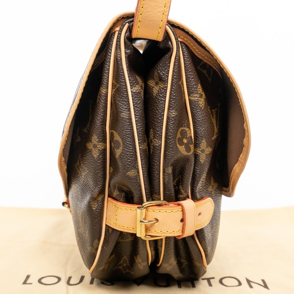 LOUIS VUITTON Saumur 30 Monogram Crossbody - Picture 8 of 15